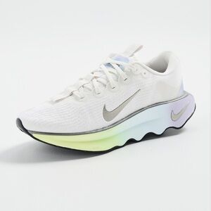 Nike MOTIVA in Phantom/Metallic Pewter/Hydrangeas